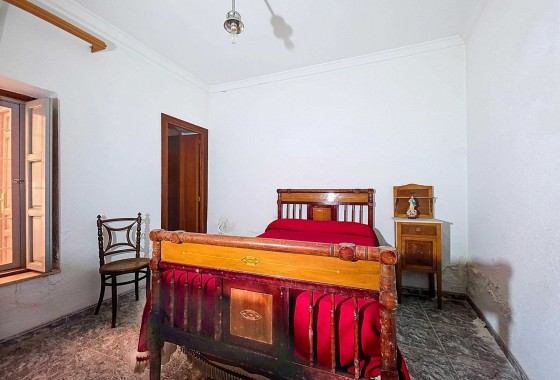 Herverkoop - Herenhuis -
Pinoso