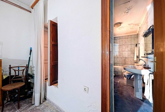 Herverkoop - Herenhuis -
Pinoso