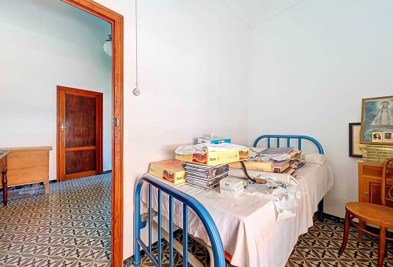 Herverkoop - Herenhuis -
Pinoso