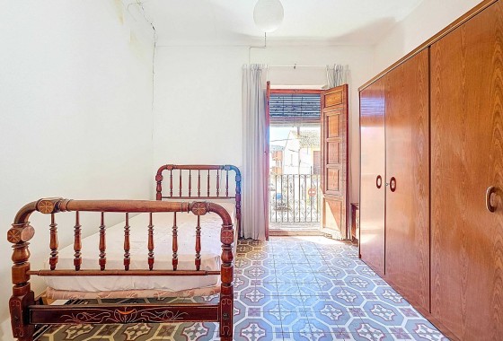 Herverkoop - Herenhuis -
Pinoso