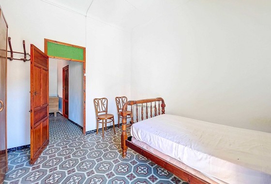 Herverkoop - Herenhuis -
Pinoso