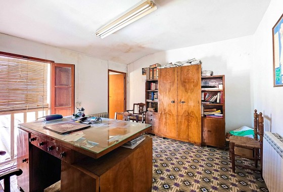 Herverkoop - Herenhuis -
Pinoso