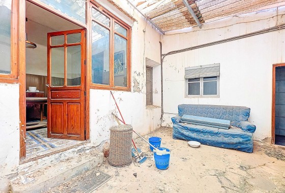 Herverkoop - Herenhuis -
Pinoso