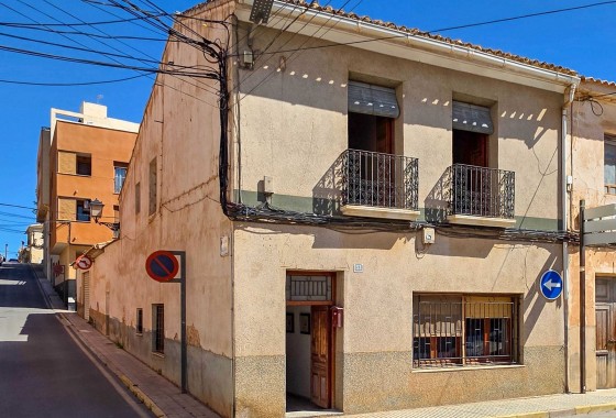 Herverkoop - Herenhuis -
Pinoso