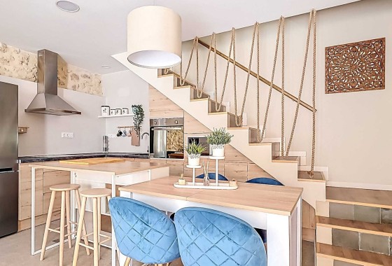 Sale - Herenhuis -
Pinoso