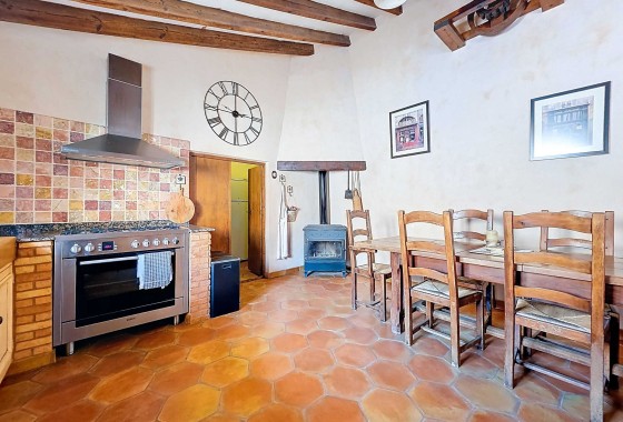 Resale -  -
La Alberquilla