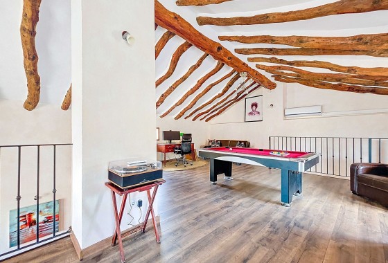 Resale -  -
La Alberquilla