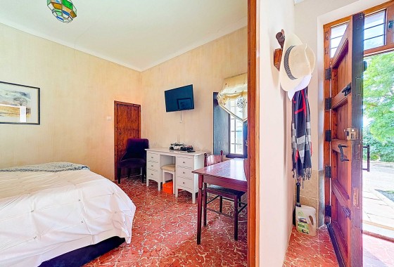 Resale -  -
La Alberquilla