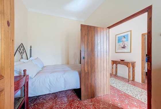 Resale -  -
La Alberquilla