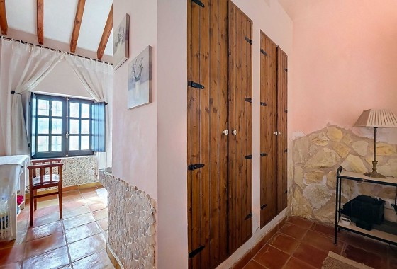 Resale -  -
La Alberquilla