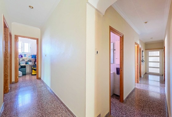 Herverkoop - Landhuis -
La Solana