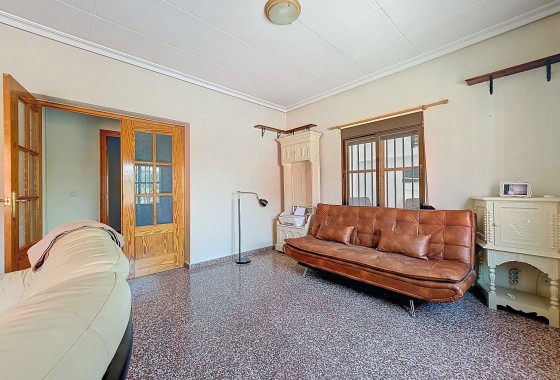 Herverkoop - Landhuis -
La Solana