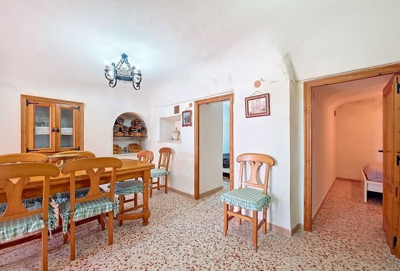 Herverkoop - Grotwoning -
Pinoso