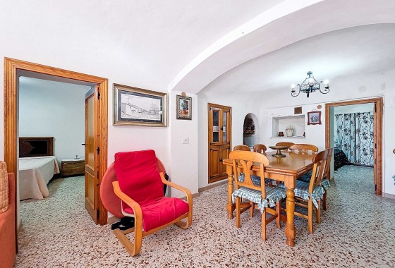 Herverkoop - Grotwoning -
Pinoso