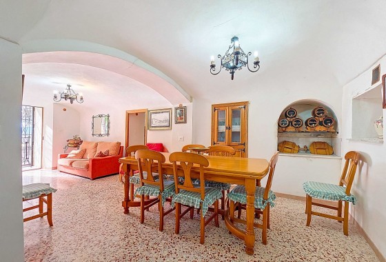 Herverkoop - Grotwoning -
Pinoso