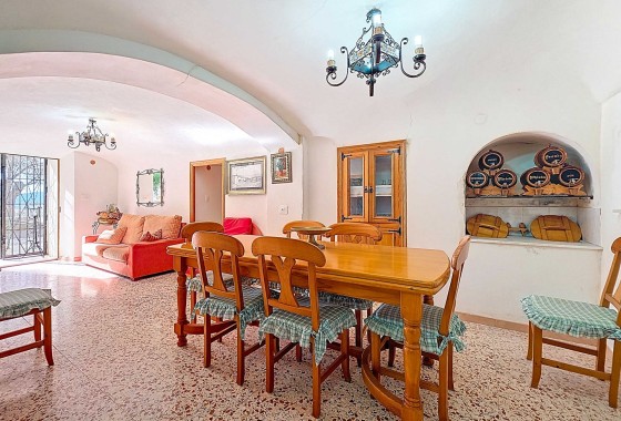 Herverkoop - Grotwoning -
Pinoso