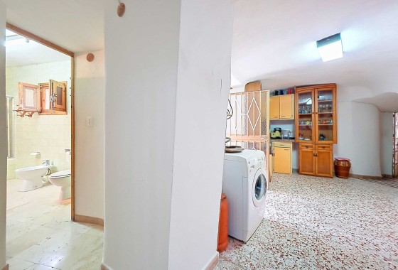 Herverkoop - Grotwoning -
Pinoso