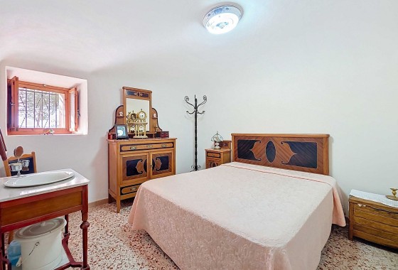 Herverkoop - Grotwoning -
Pinoso