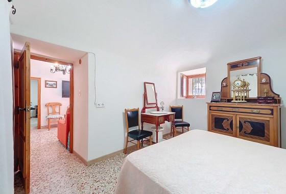 Herverkoop - Grotwoning -
Pinoso