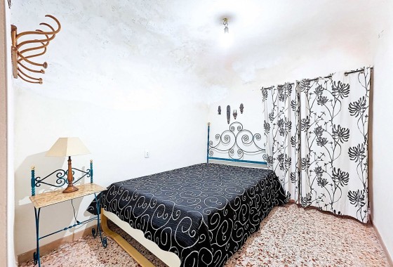 Herverkoop - Grotwoning -
Pinoso