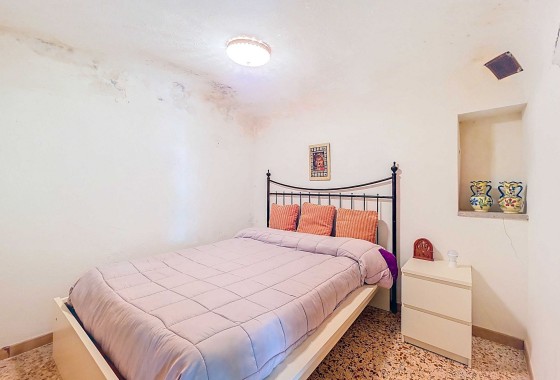 Herverkoop - Grotwoning -
Pinoso