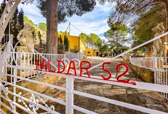 Herverkoop - Grotwoning -
Pinoso