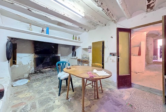 Herverkoop - Herenhuis -
Torre Del Rico