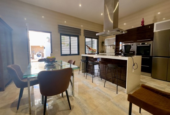 Herverkoop - Vrijstaande Villa -
Pilar de la Horadada - Torre de la Horadada