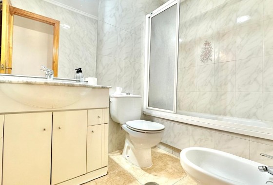 Resale - Wohnung Appartement -
Torrevieja - Centro