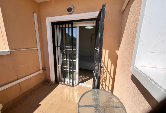 Revente - Villa mitoyenne -
Orihuela Costa - Entre golf