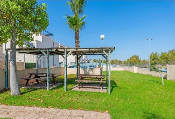 Revente - Villa mitoyenne -
Orihuela Costa - Entre golf