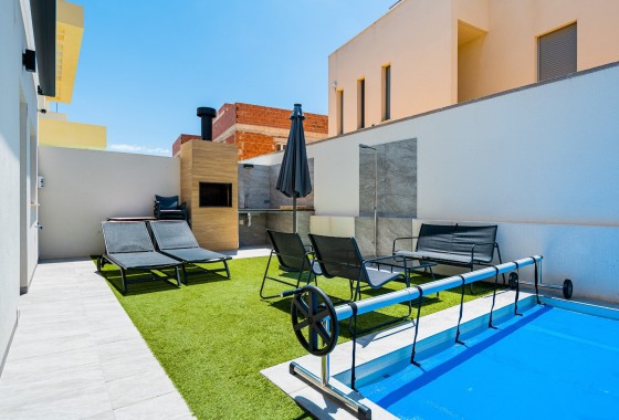 Venta - Chalet Independiente -
Los Montesinos