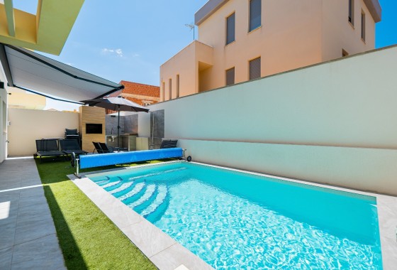 Venta - Chalet Independiente -
Los Montesinos