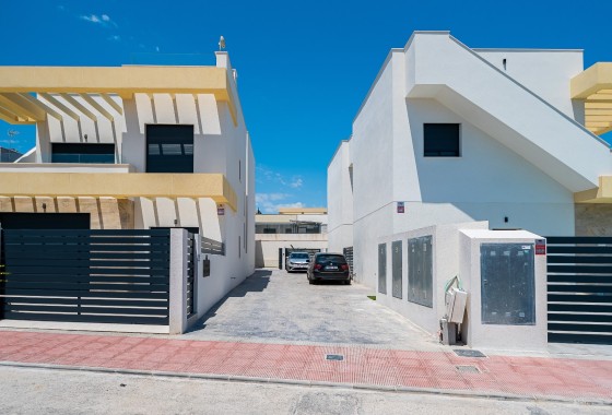 Venta - Chalet Independiente -
Los Montesinos