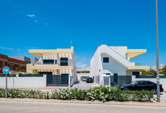 Venta - Chalet Independiente -
Los Montesinos