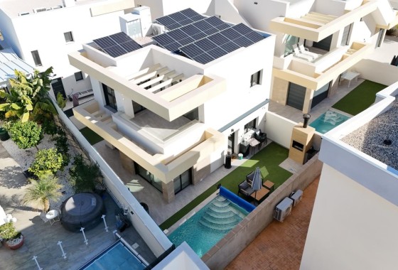 Venta - Chalet Independiente -
Los Montesinos