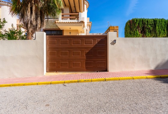 Venta - Chalet Independiente -
Villamartín