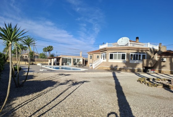 Venta - Chalet Independiente -
Catral