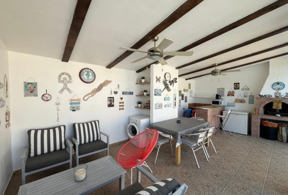 Venta - Chalet Independiente -
Catral