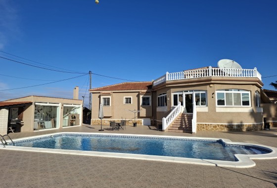 Venta - Chalet Independiente -
Catral