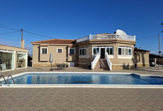 Venta - Chalet Independiente -
Catral