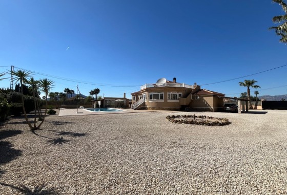 Venta - Chalet Independiente -
Catral