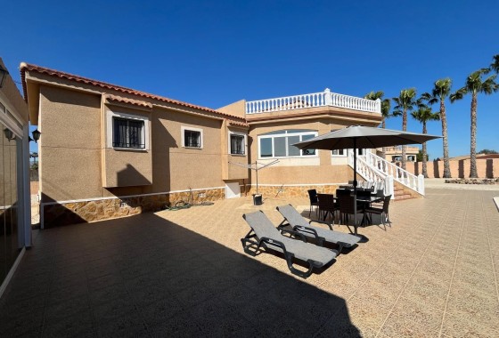 Venta - Chalet Independiente -
Catral