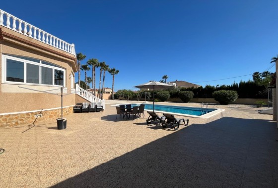 Venta - Chalet Independiente -
Catral