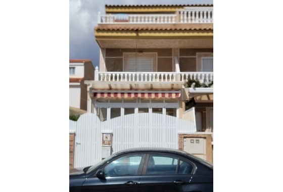 Venta - Casa de pueblo -
Pilar de la Horadada - Torre de la Horadada