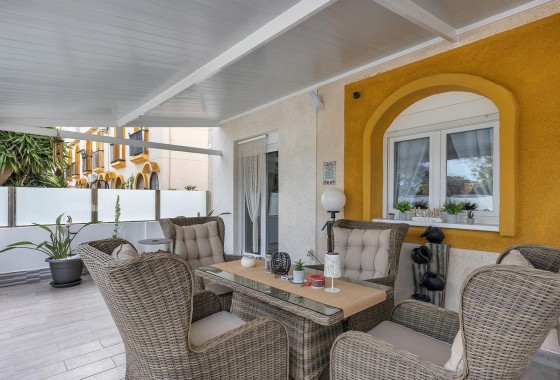 Sale - Detached Villa -
Guardamar del Segura - Urbanizaciones