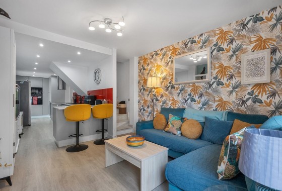 Sale - Detached Villa -
Guardamar del Segura - Urbanizaciones