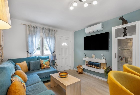 Sale - Detached Villa -
Guardamar del Segura - Urbanizaciones