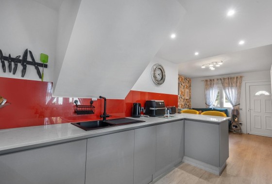 Sale - Detached Villa -
Guardamar del Segura - Urbanizaciones