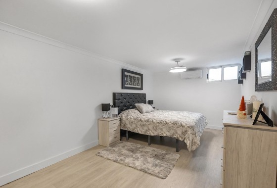 Sale - Detached Villa -
Guardamar del Segura - Urbanizaciones